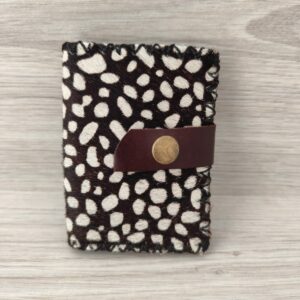 Cartera black and white